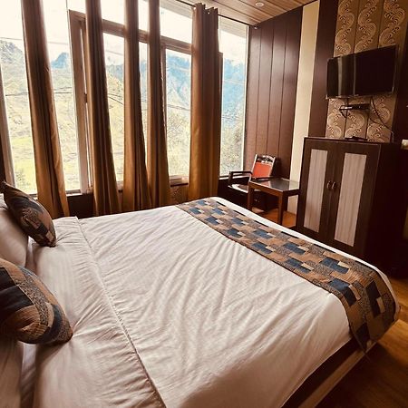 Sleeping Beauty Hotel Moutain View Property Joshīmath 外观 照片