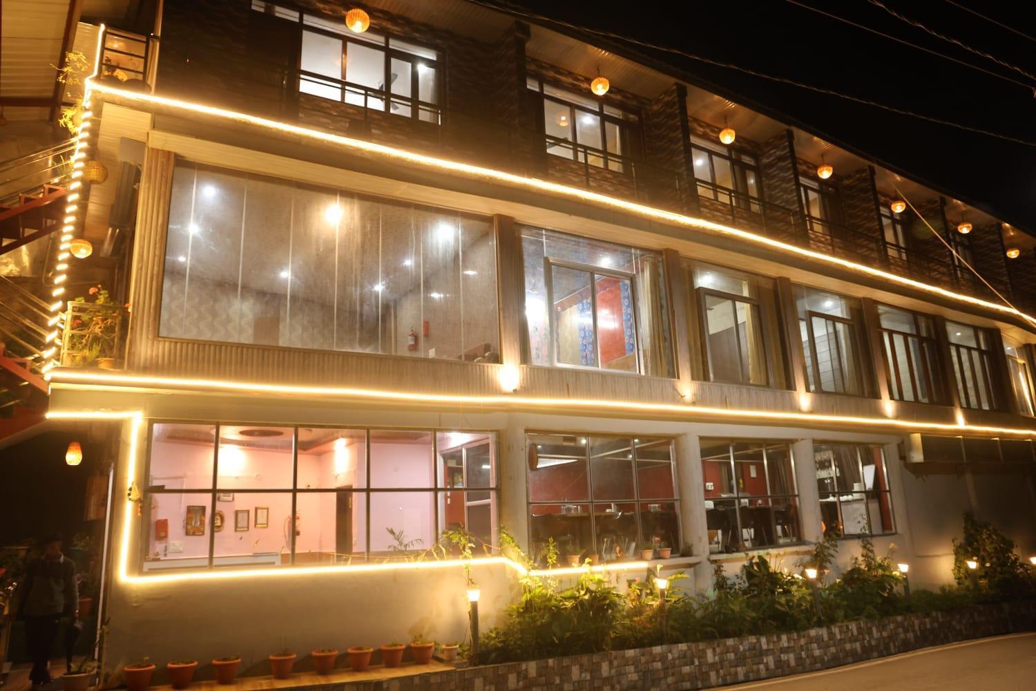 Sleeping Beauty Hotel Moutain View Property Joshīmath 外观 照片