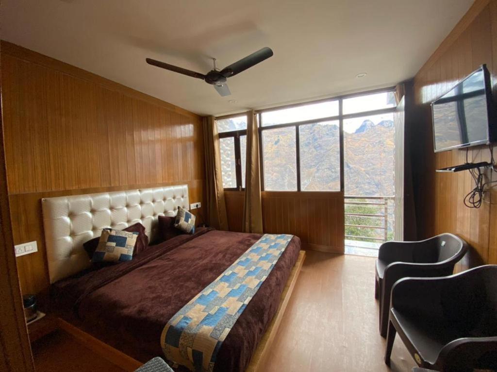 Sleeping Beauty Hotel Moutain View Property Joshīmath 外观 照片