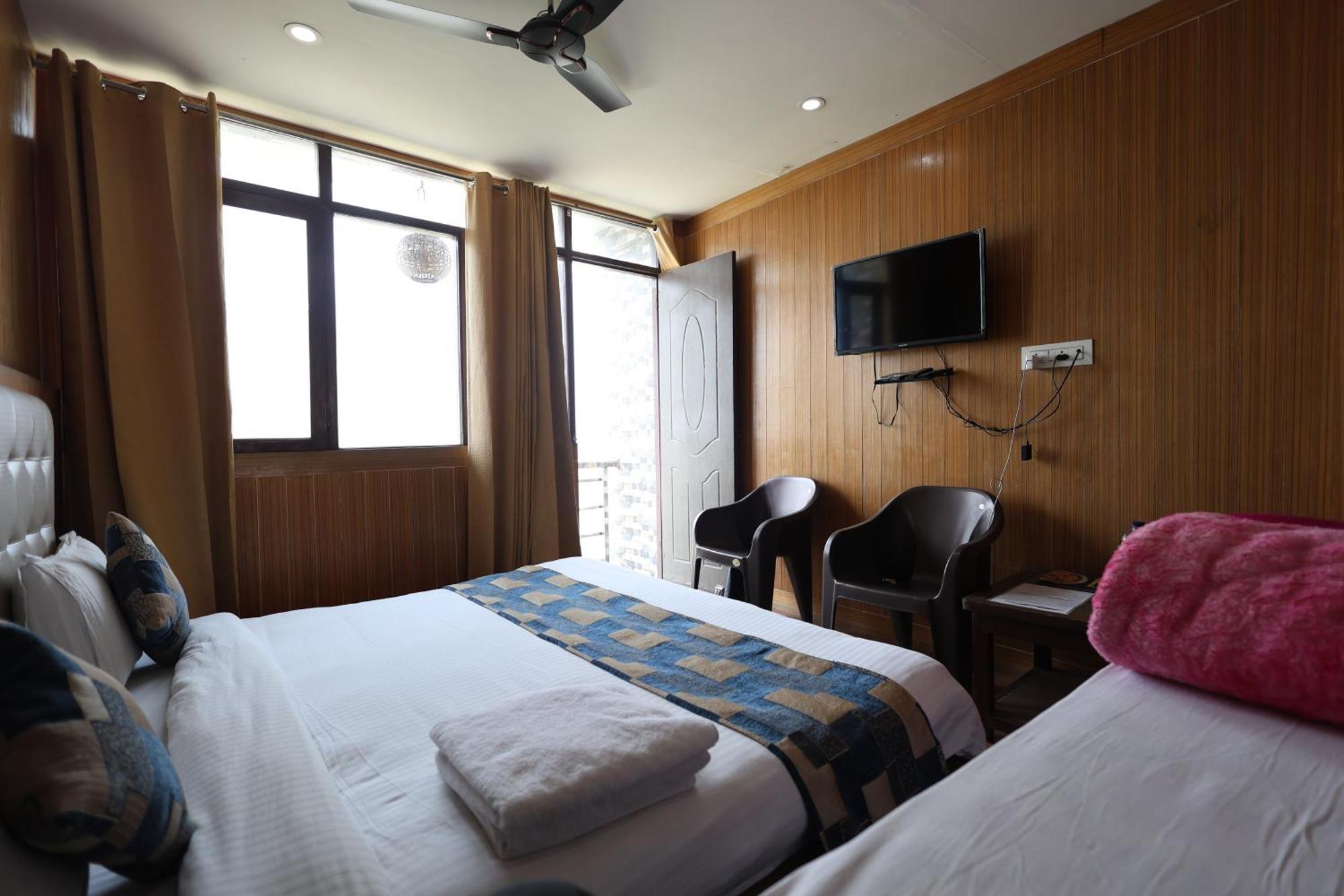 Sleeping Beauty Hotel Moutain View Property Joshīmath 外观 照片