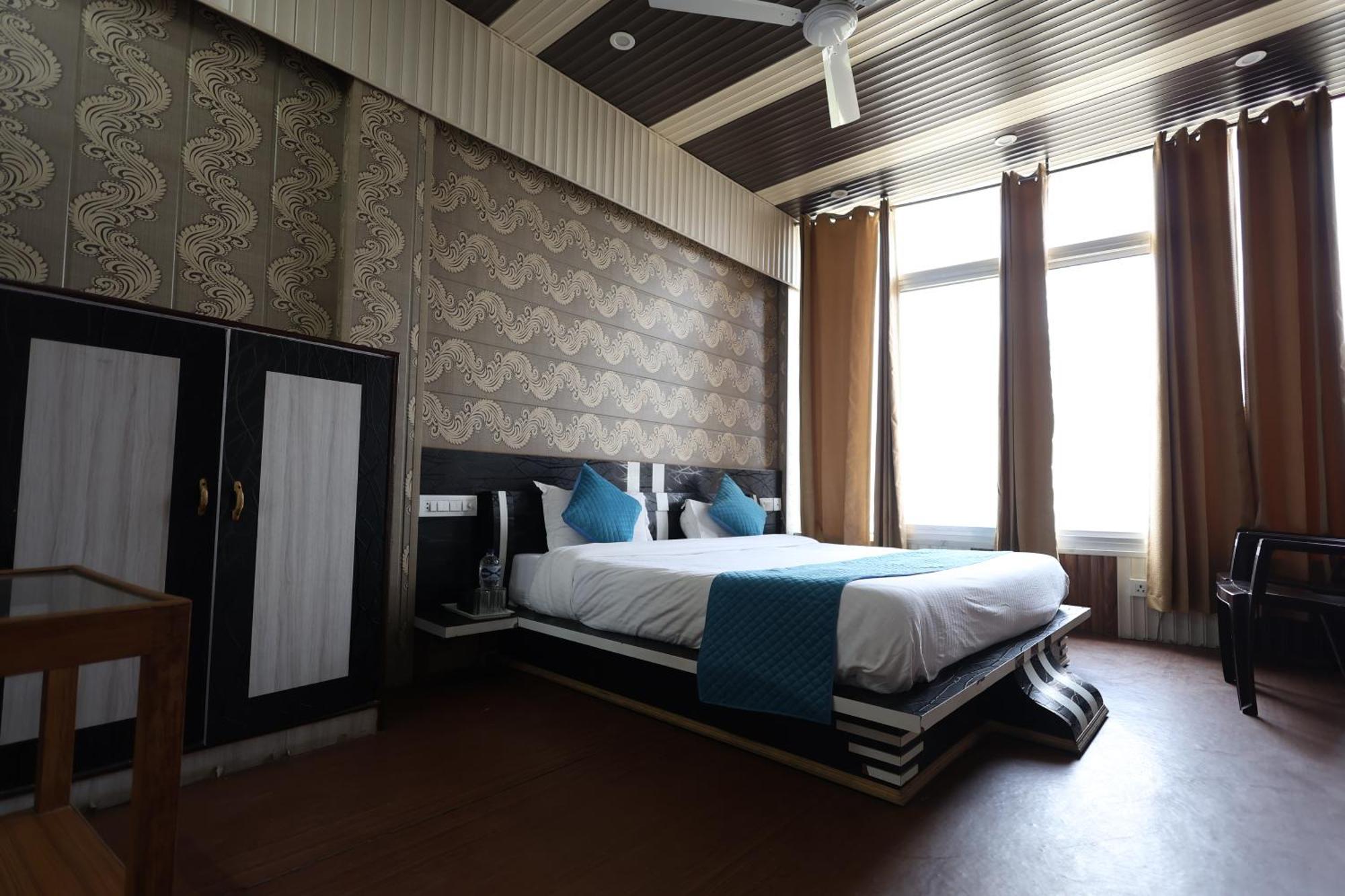 Sleeping Beauty Hotel Moutain View Property Joshīmath 外观 照片