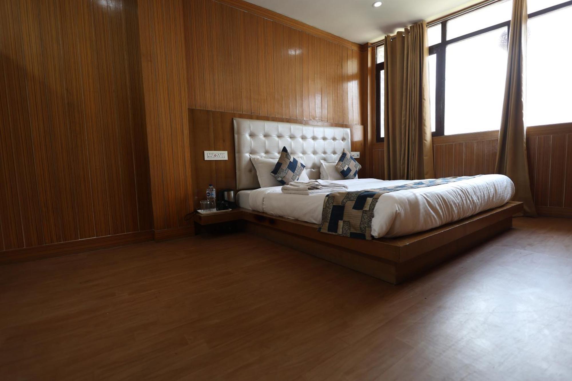 Sleeping Beauty Hotel Moutain View Property Joshīmath 外观 照片