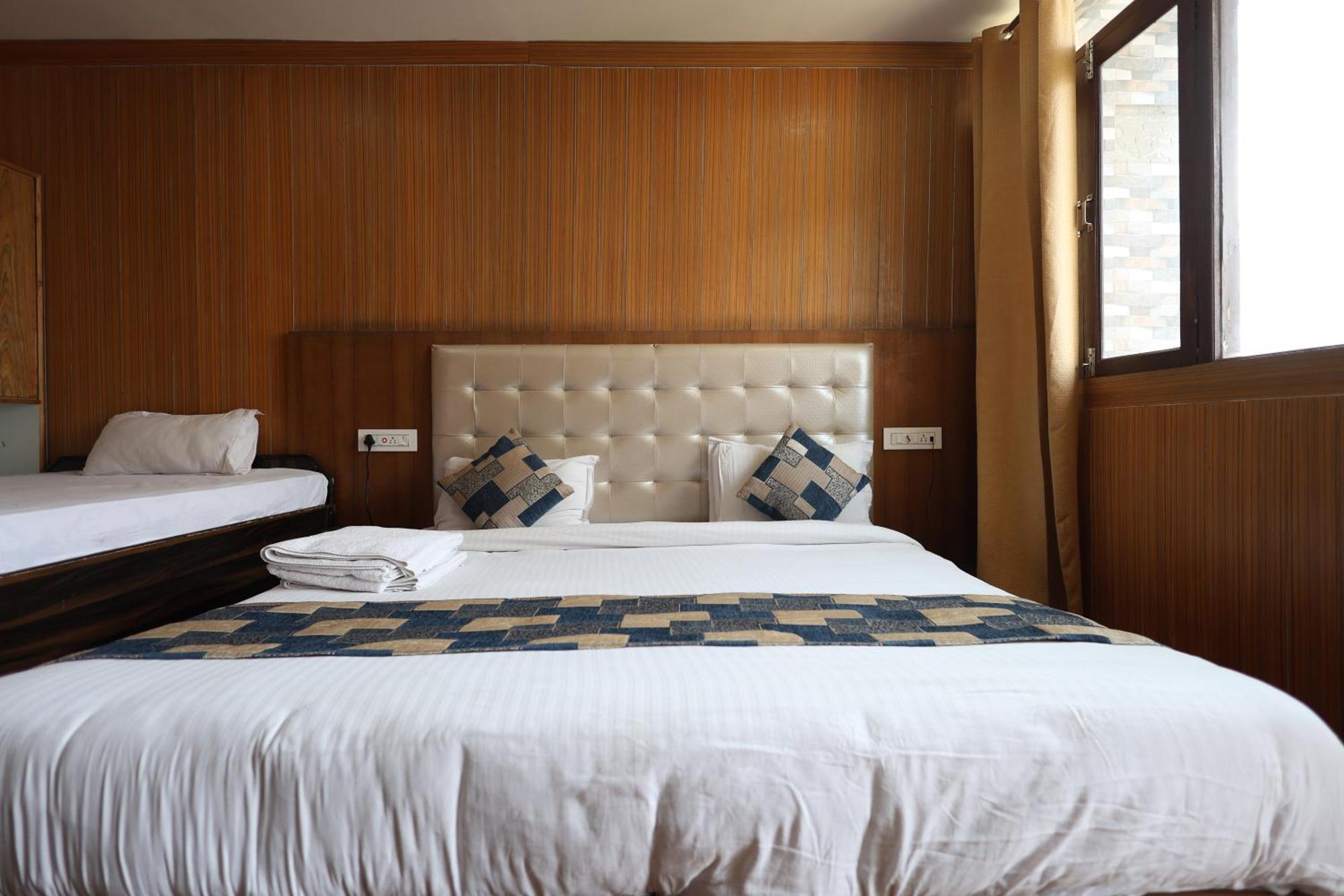 Sleeping Beauty Hotel Moutain View Property Joshīmath 外观 照片